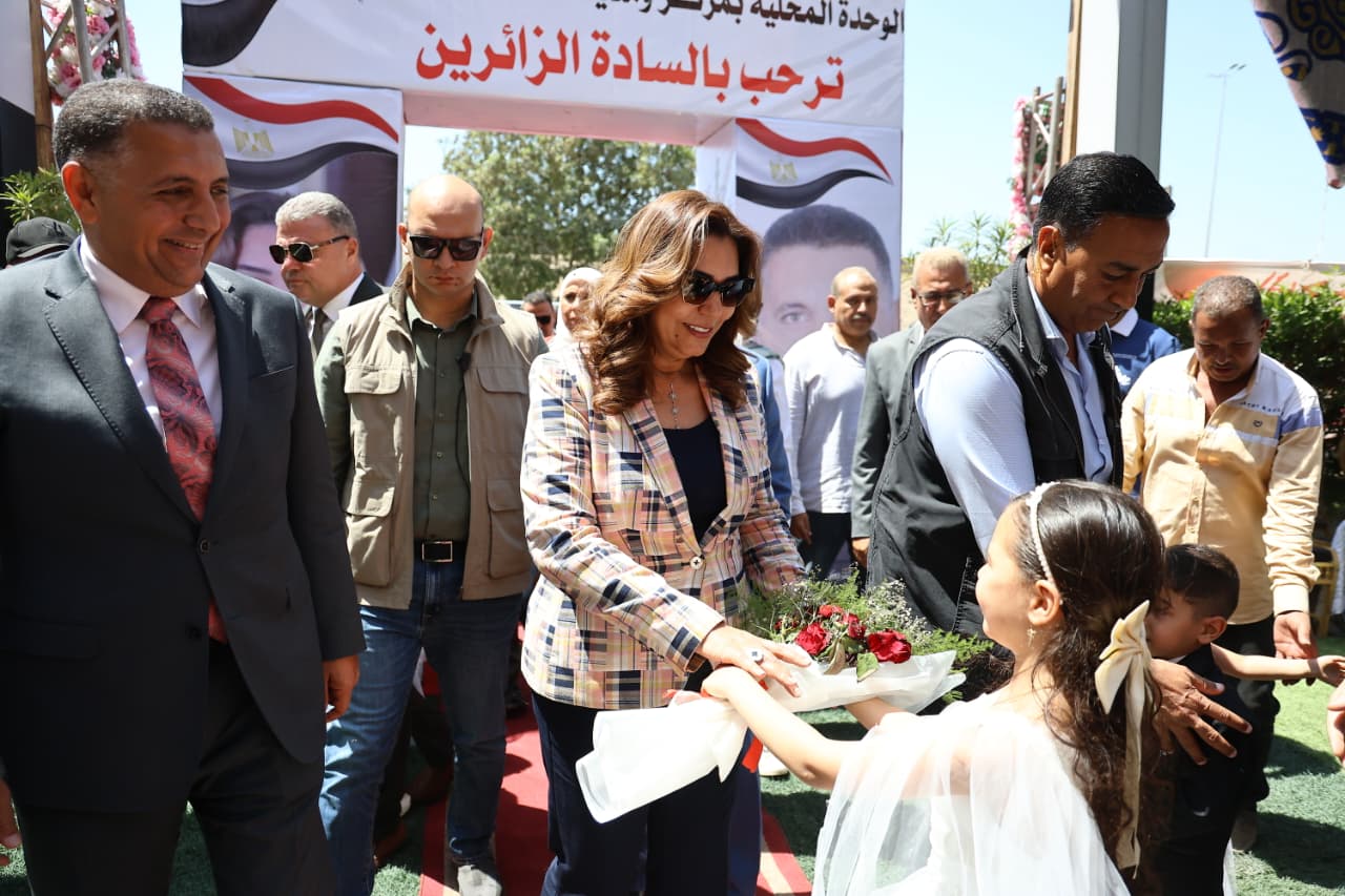 في ختام جولتها بمحافظة القليوبية.. وزيرة التنمية ا في ختام جولتها بمحافظة القليوبية.. وزيرة التنمية ا